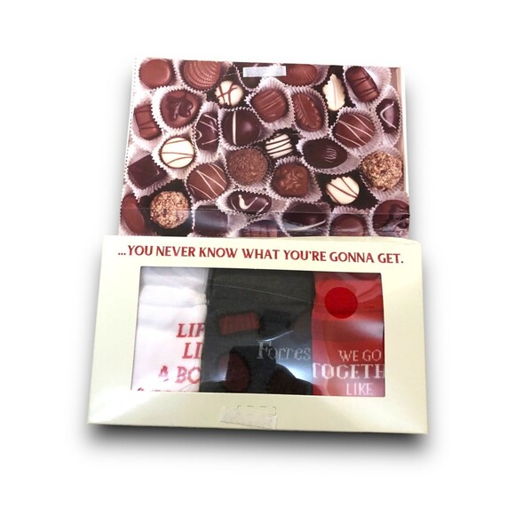 Forrest Gump "Life is Like a Box of Chocolates"  Crew Socks (3 Pairs) (6-12) - Picture 3 of 3
